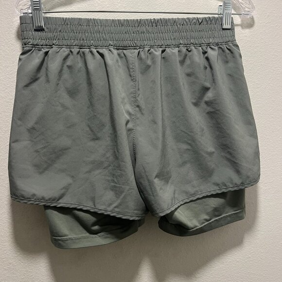 New Balance Shorts Women’s M Medium Gray Athletic Running - Picture 2 of 4